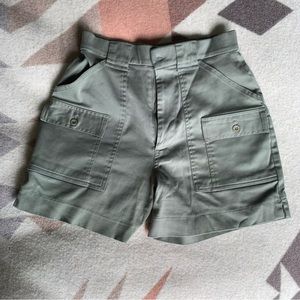 Vintage High Waist Sporty Cargo Shorts 26/27